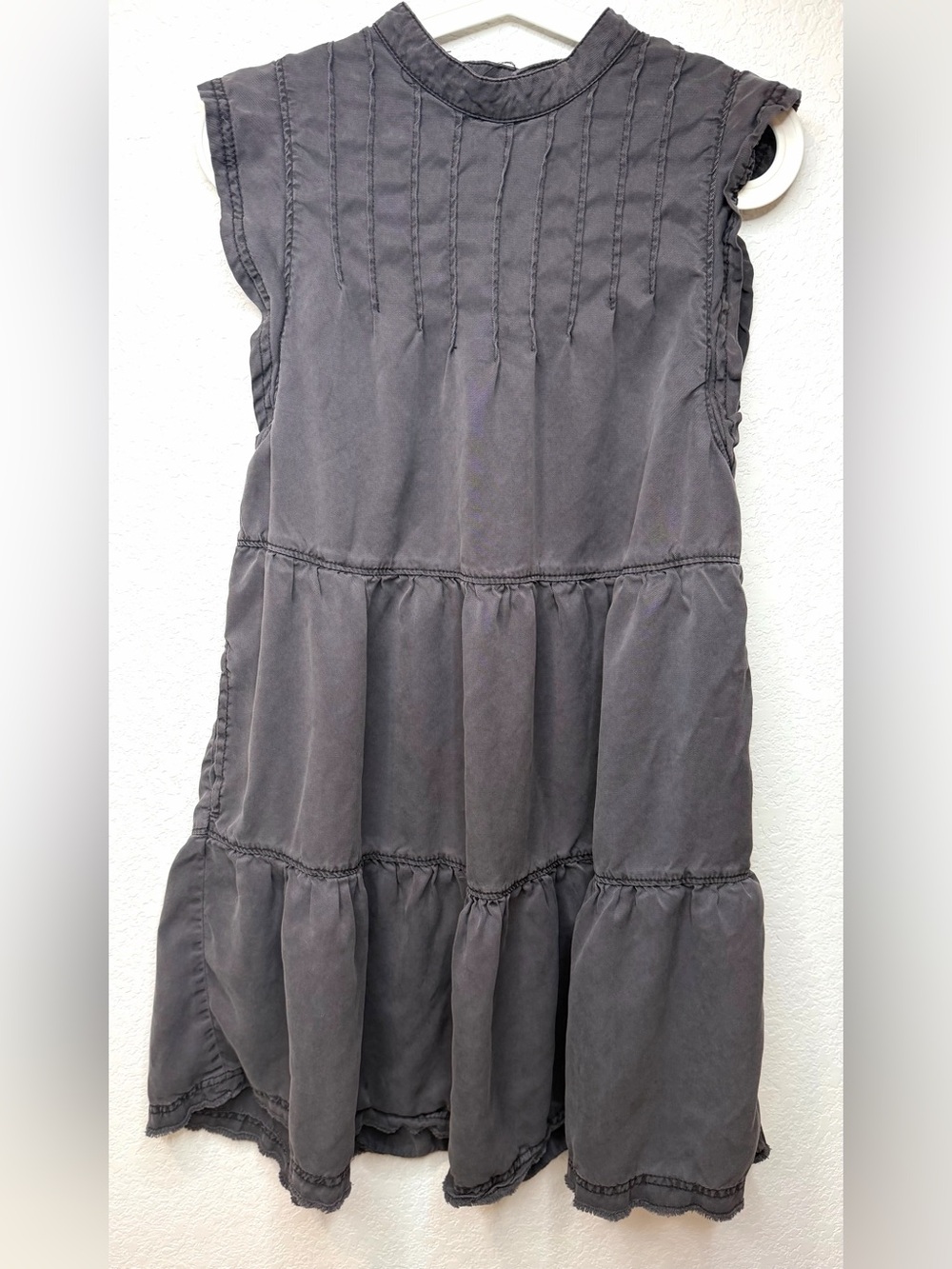 Anthropologie Dark Gray Jenee Tiered Tunic Dress Sz S Flutter Cap Sleeve Raw Hem